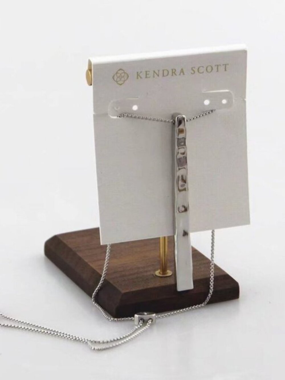 Kendra Scott necklace